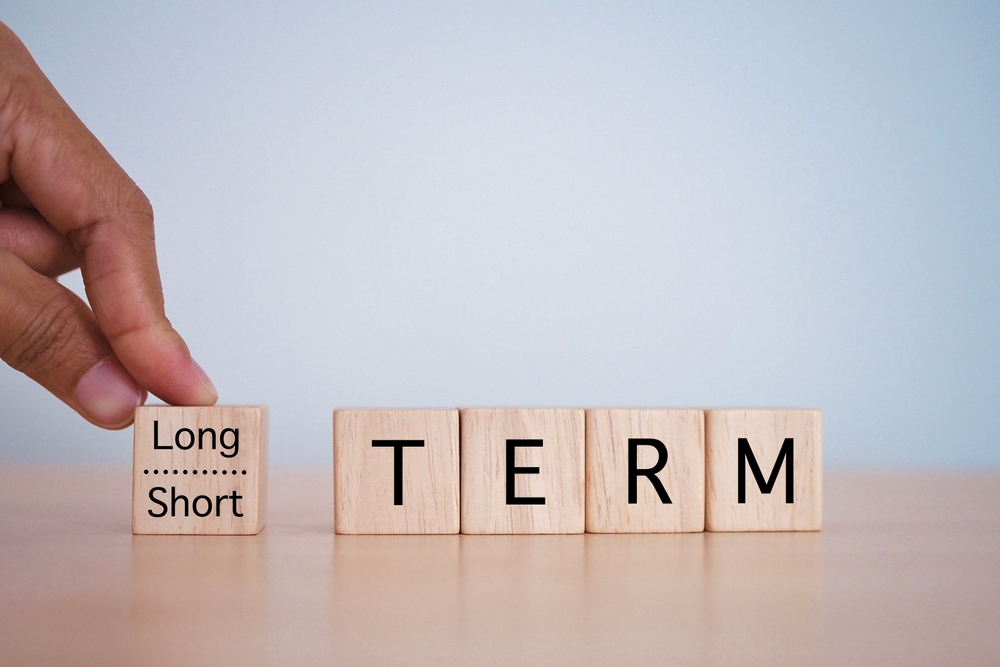 the,wooden,blocks,have,the,words,short,term,or,long
